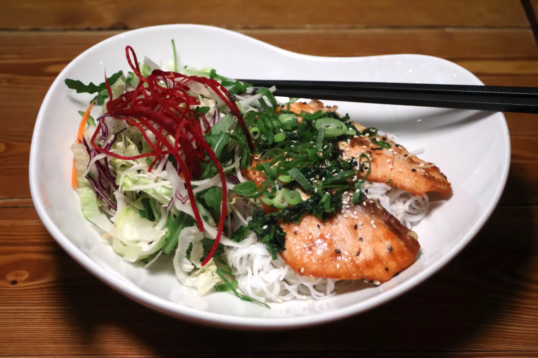 Traditionelle vietnamesische Bún Chả Cá Fischsuppennudel-Spezialität