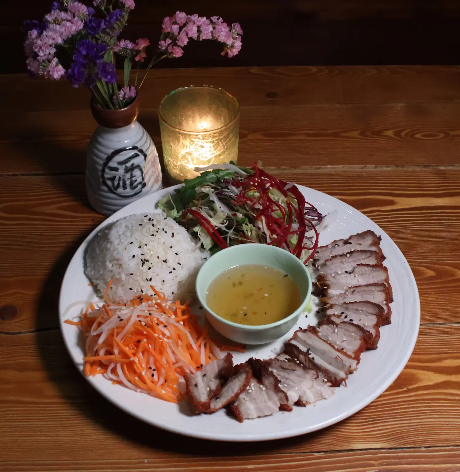 Klassisches vietnamesisches Xá Xíu Schweinefleisch mit pikanter Marinade